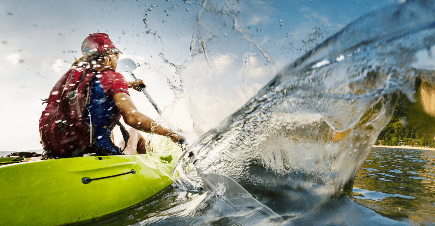 استكشاف البحيرة عبر الماء في الناظور