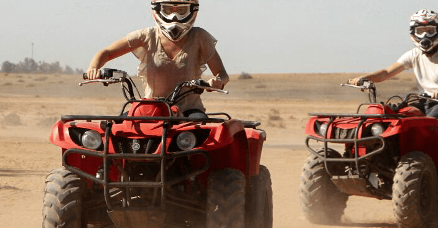 ركوب الخيل أو دراجات الكواد في الصحراء بالداخلة