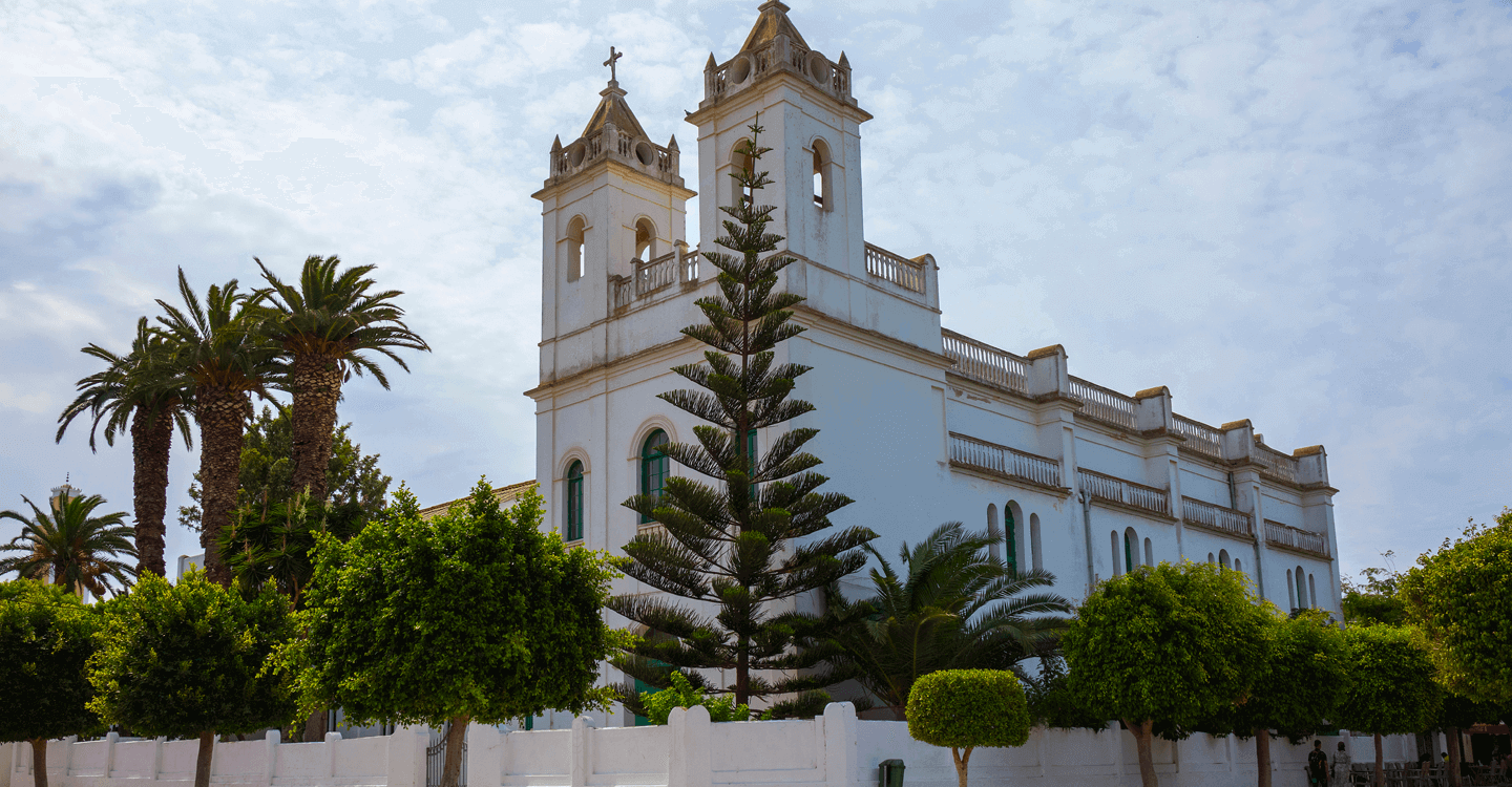L’art sur la place Mohammed V à Asilah