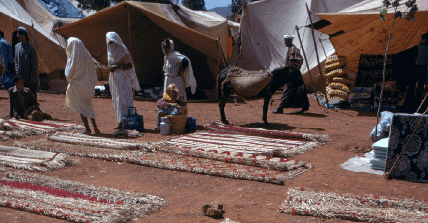 Se balader dans le souk central des tapis de Khenifra