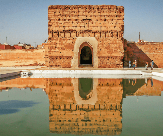 زيارة القصور والاستمتاع ببناياتها