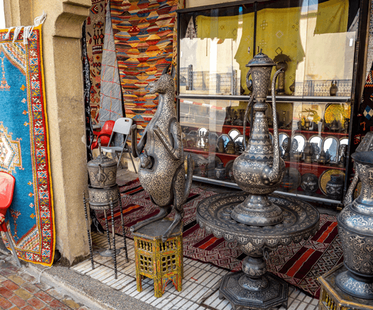 انغمسوا بين الأسواق المتنوعة