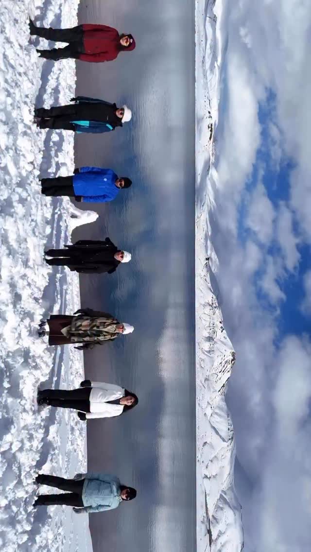 ماشي غير بلاصة…هي اللحظات لي كتدوزوها مع بعضياتكم
و الثلج غير كيكمّل الصورة فاملشيل✨🤍

🎥 @chaym.a.e 

.

.

#Ntla9awfBladna #نعيشو_التجربة #Imlchil #نتلاقاو_فبلادناإملشيل