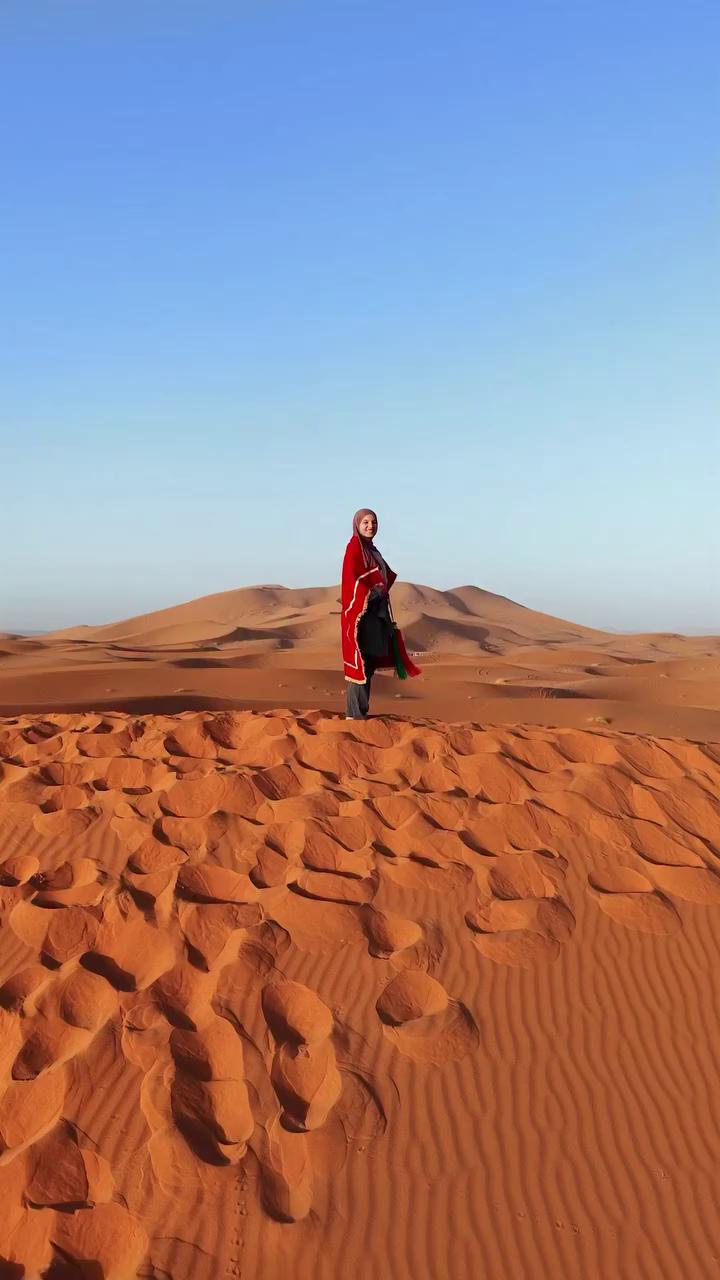 ⁨	⁨	⁨	ماشي غير صحراء… 🏜️
هادي روح الجنوب و تاريخ محفور فالرمال 🐪✨

تجربة خاصها تعاش وخا غير مرة فالحياة

🎥 ‪‪@cherki_soumia‬‬ 

.

.

#Morocco #Maroc #المغرب #Ntla9awfBladna #نعيشوالتجربة #Sahara_Dese