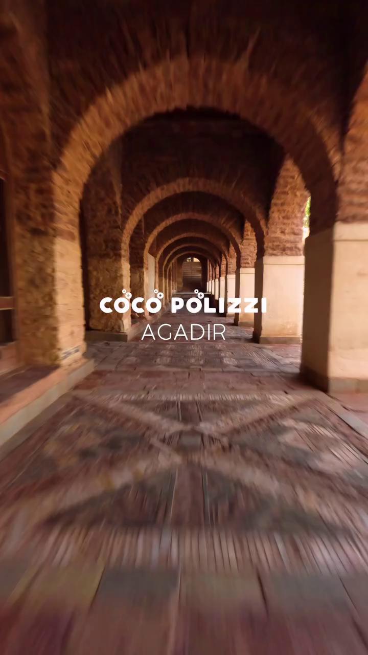 ⁨	أقواس متناسقة وتفاصيل كتبيّن جمال العمارة ✨
المدينة القديمة ديال أكادير تجربة كتخليك تحس بروح المكان.

🎥 @visit_morocco_ 
.

.

#المغرب #Ntla9awfBladna #Agadir #نعيشو_التجربة #أكادير⁩