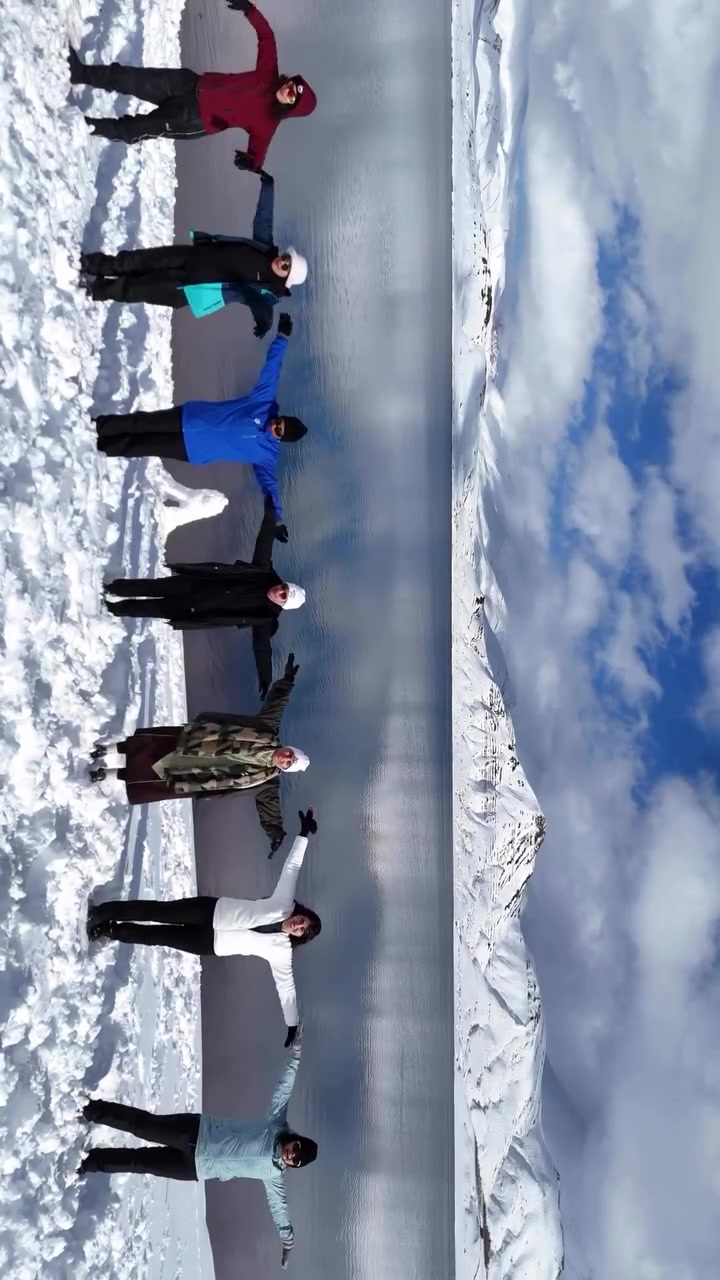 ماشي غير بلاصة… هي اللحظات لي كتدوزوها مع بعضياتكم و الثلج غير كيكمّل...