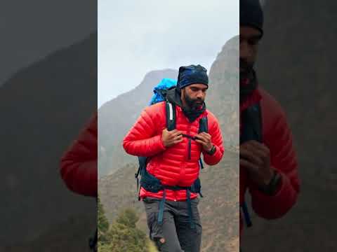 Strike the pose and say “Hiking!” 📸